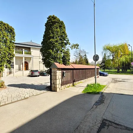1-New Apartment 1Min From Center Apartment *